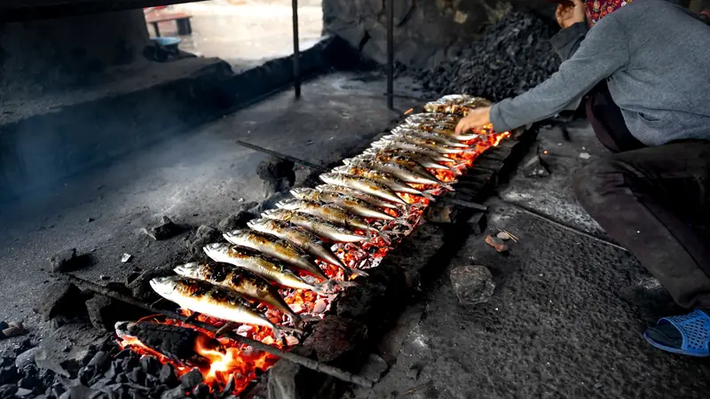 Sardines grillées sur un barbecue